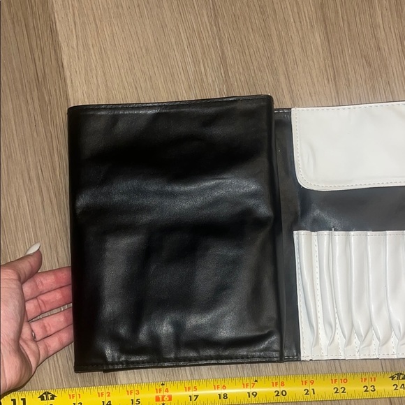 Makeup Brushes Organizer Black and White Tool Organizer (READ DESCRIPTION) - Picture 6 of 10